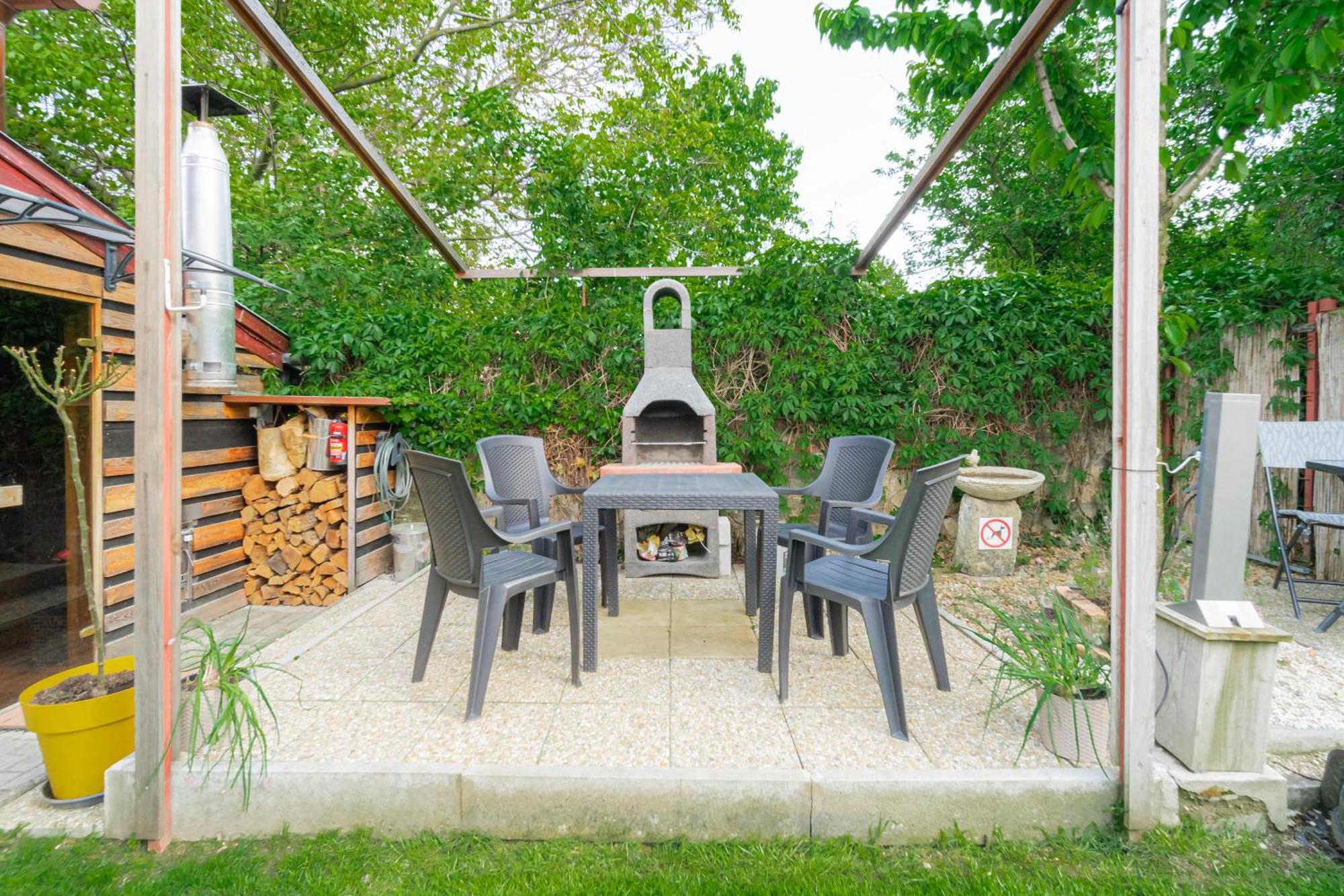 B48 Gardenhouse - A Zoeldben Kenyelmesen Villa Törökbálint Dış mekan fotoğraf